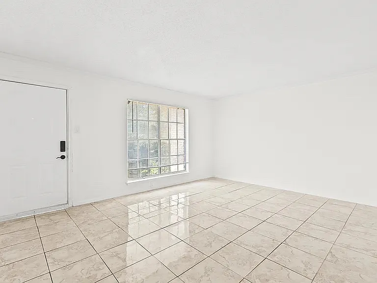 Building Photo - 6611 Southpoint St #128