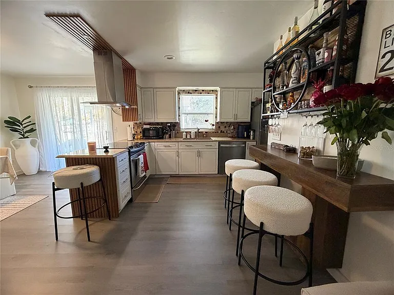 137 N Nowell St — Photo 3