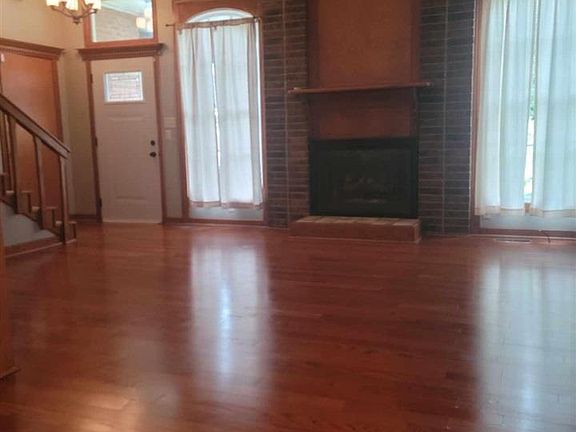 2nd image of 725 Woodbine