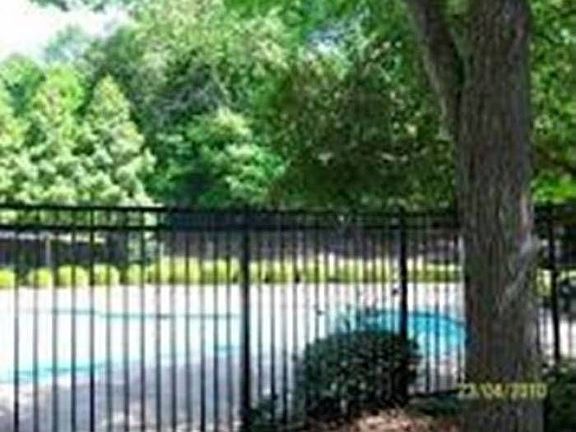 Pool & Clubhouse
