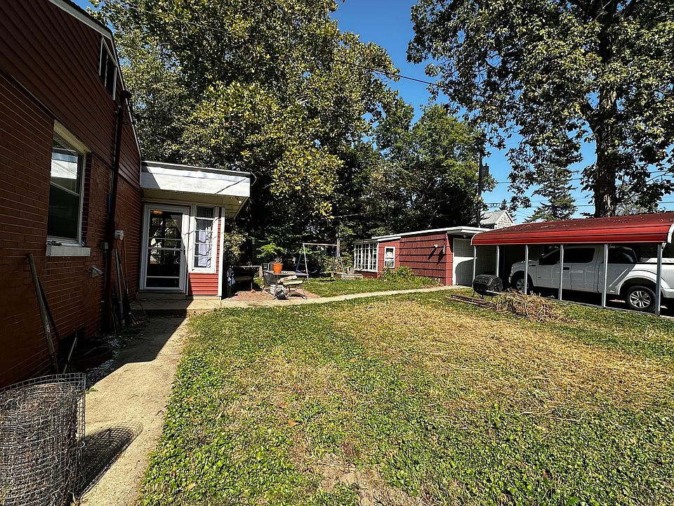 2nd image of 1010 Summit St