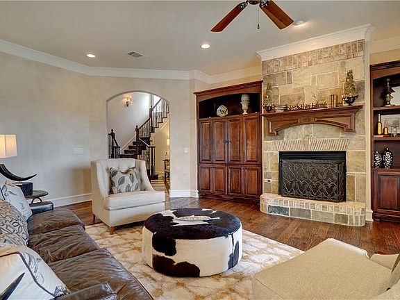 3rd image of 524 Haverhill Ln