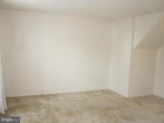 4th image of 414 Palmtree Dr