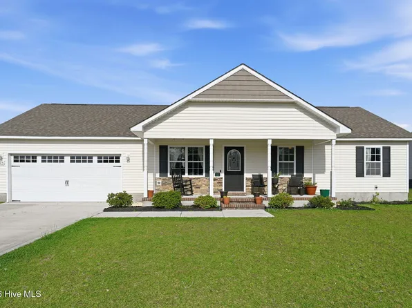 305 Basil Court, Hubert, NC 28539