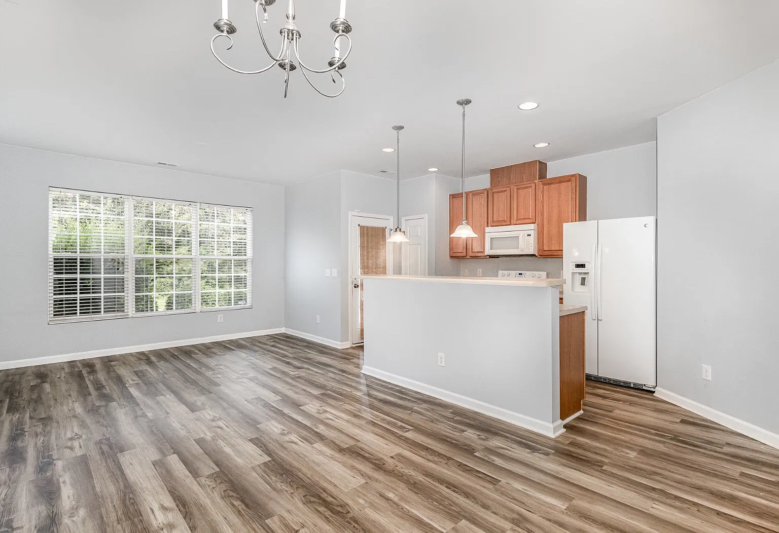 3 bed, 2.5 bath, 1548 sqft, $1,895 — Photo 4