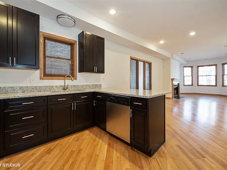 623 W Briar Pl #1 — Photo 3