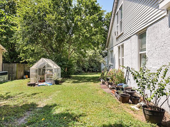 3rd image of 530-A Spencer Ave