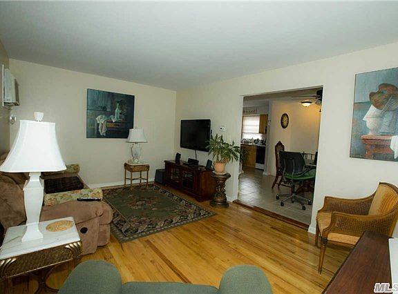 3rd image of 15514 Bridgeton St