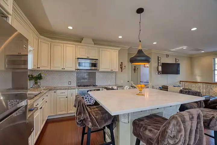 2 bed, 900 sqft, $3,500 — Photo 4