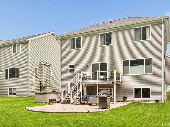 5th image of 2105 Middle Ridge Dr