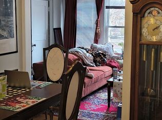 1073 Gage St APT 204, Winnetka, IL 60093