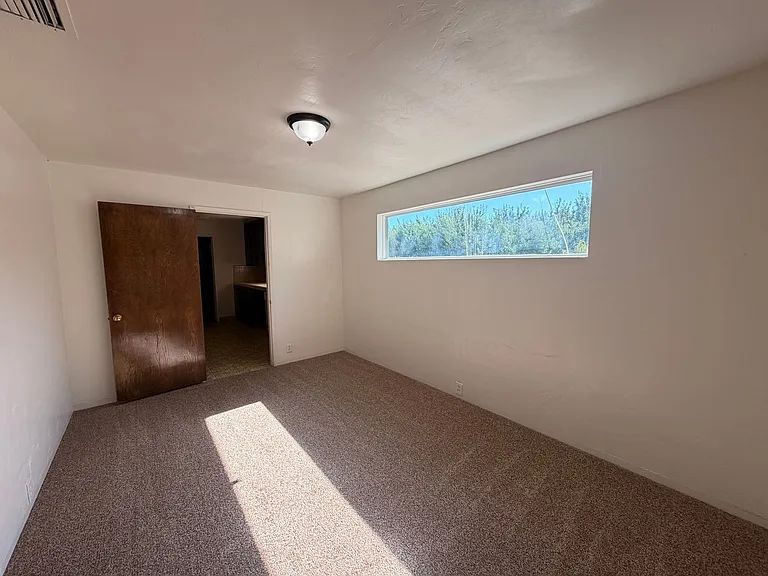 8914 S Union Ave — Photo 13