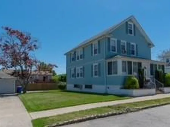 134-136 Arlington St, East Providence, RI 02914