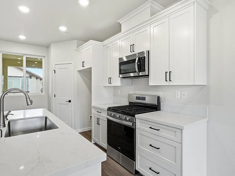 3818 E Commerce Way — Photo 10