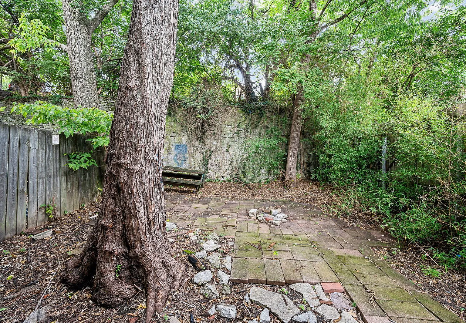 5 bed, 1.5 bath, $3,985 — Photo 2
