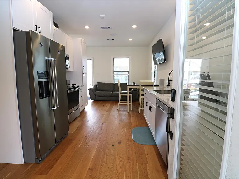 5506 Avenue Q 1/2 — Photo 11