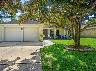 526 Country Ln, League City, TX 77573