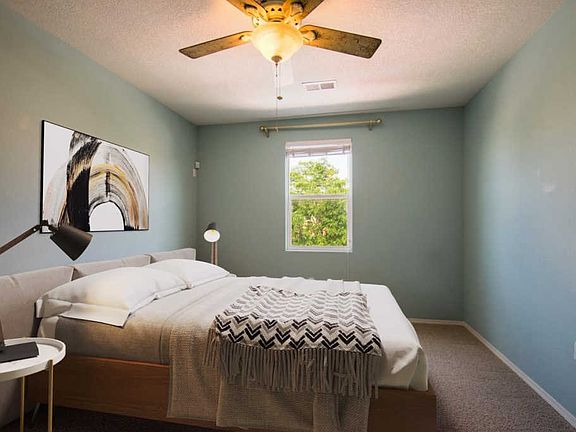 4th image of 601 Menaul Blvd NE Unit 301