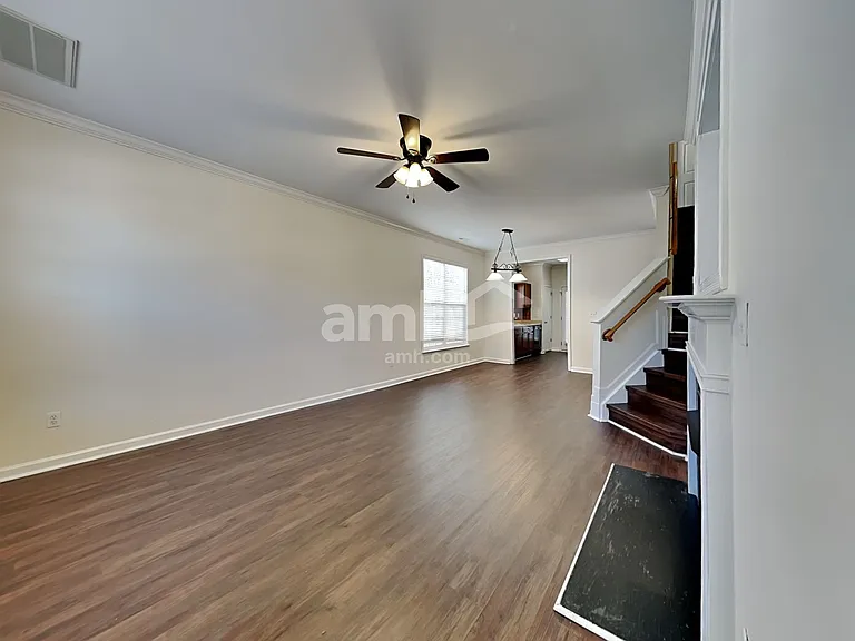 641 Woodson Dr — Photo 6