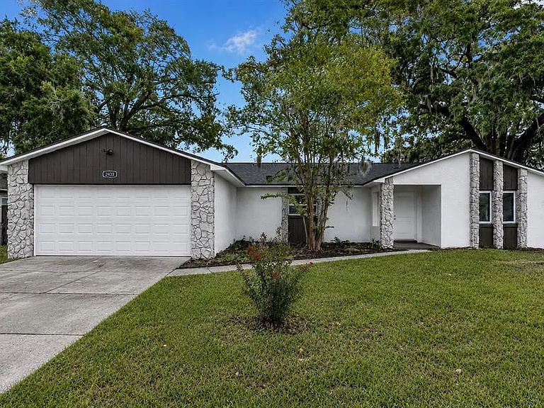 2433 Benjamin Dr — Photo 2