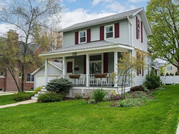 7434 Hillcrest DRIVE, Wauwatosa, WI 53213