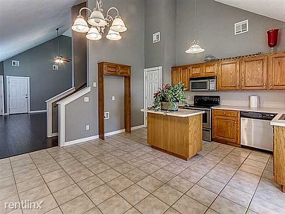 1444 sw 25th cir. kitchen pic1