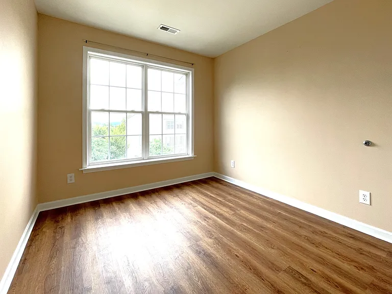 268 Baxter Dr — Photo 32