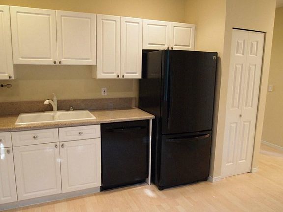 4th image of 9325 180th Ave NE Unit 1