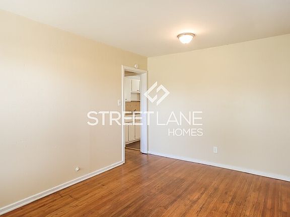 3rd image of 4714 Meadow Park Dr