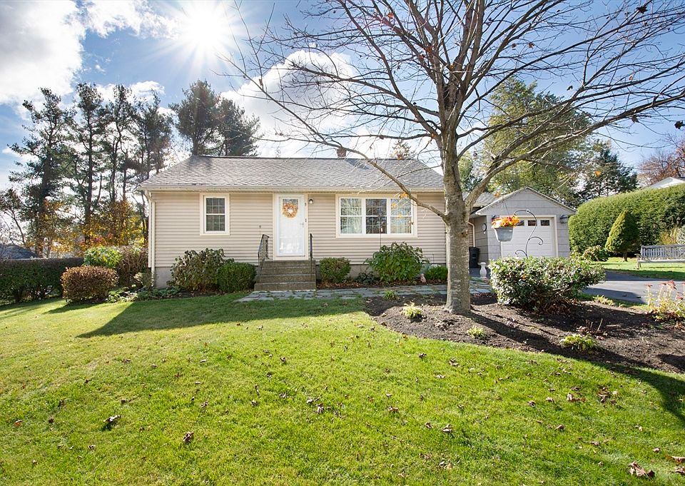 1st image of 9 Orchard Dr