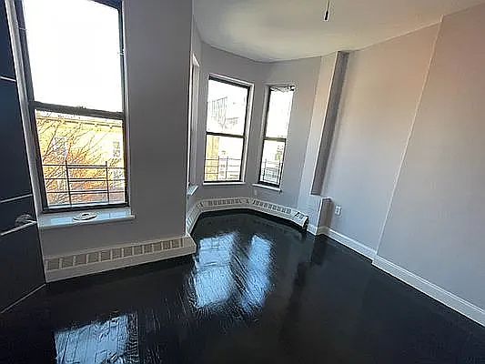 3rd image of 950 Bergen St #10