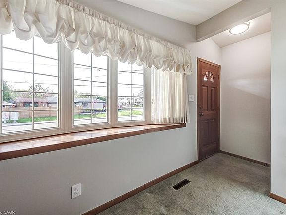 4th image of 43 Lawfield Dr
