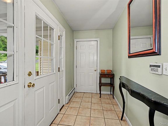 3rd image of 52 Everett Road