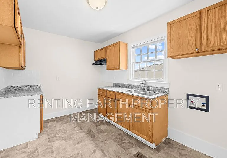 931 41st St — Photo 14