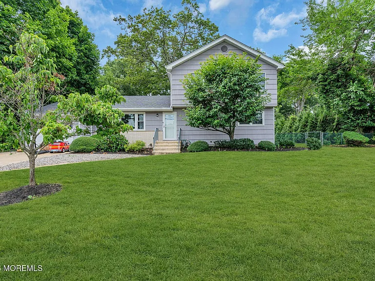 485 Freehold St — Photo 36