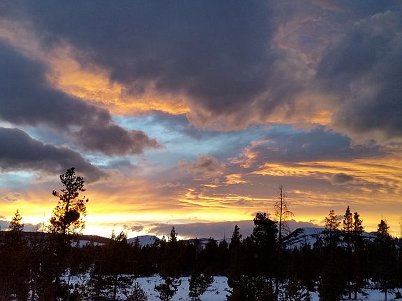 views-by 800 acre BLM land