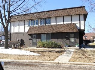 5817 Doe Cir, Westmont, IL
