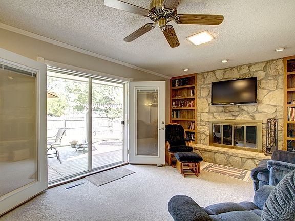 3rd image of 1831 N Circle Dr