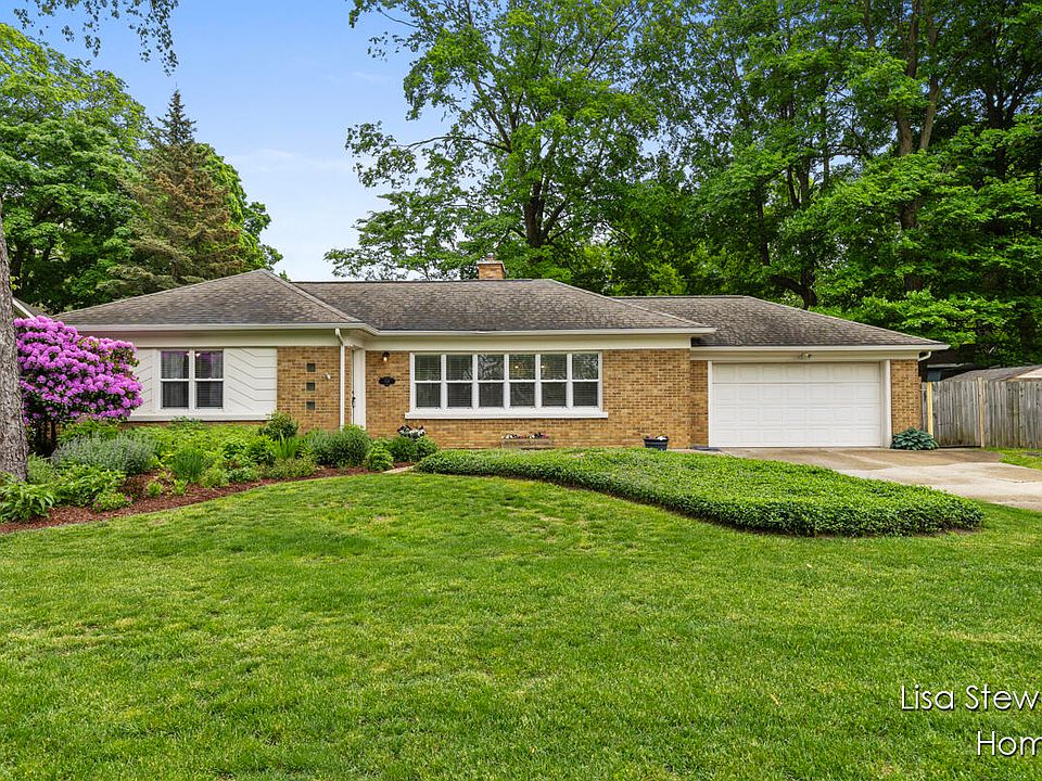 1st image of 838 Paw Paw Dr