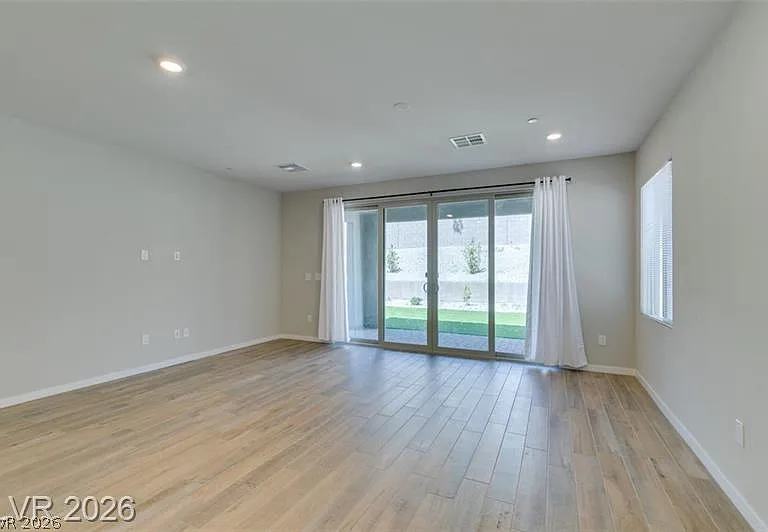 109 Medianoche St — Photo 14