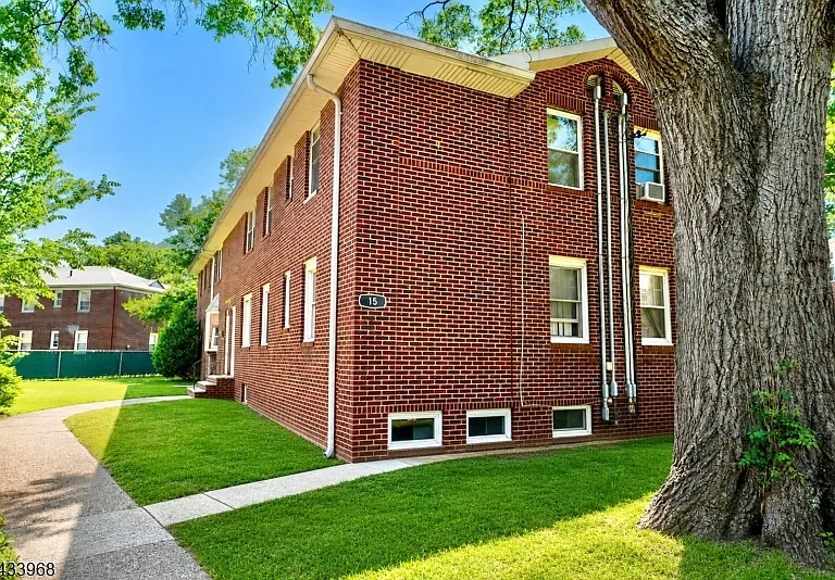 15 N Carpenter Ter #1R — Photo 12