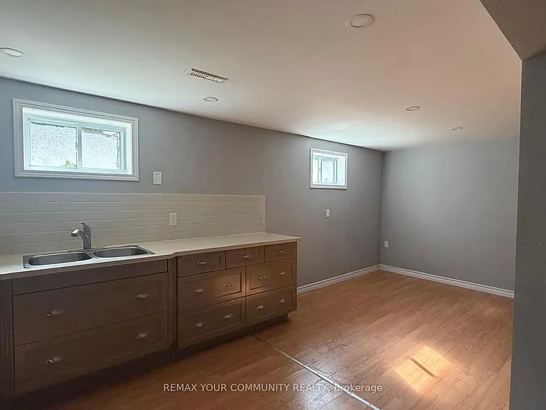 17 Daphne Cres #BASEMENT — Photo 8