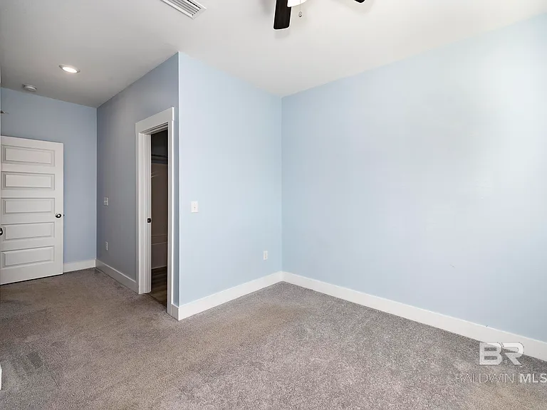 231 Bronze St — Photo 38