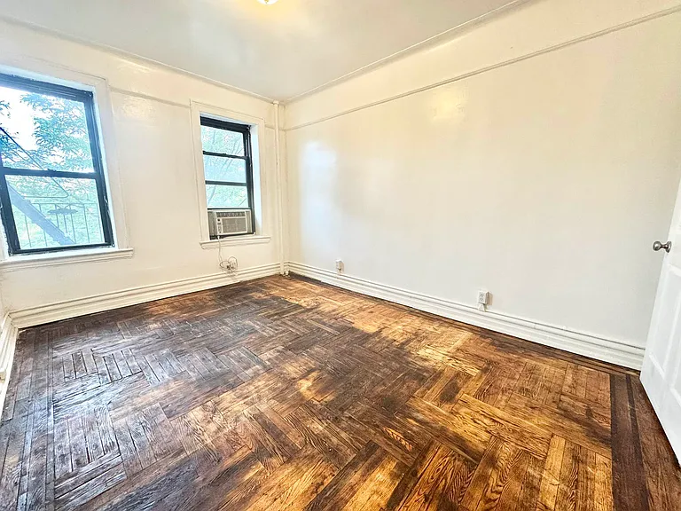 674 47th St #2G — Photo 14