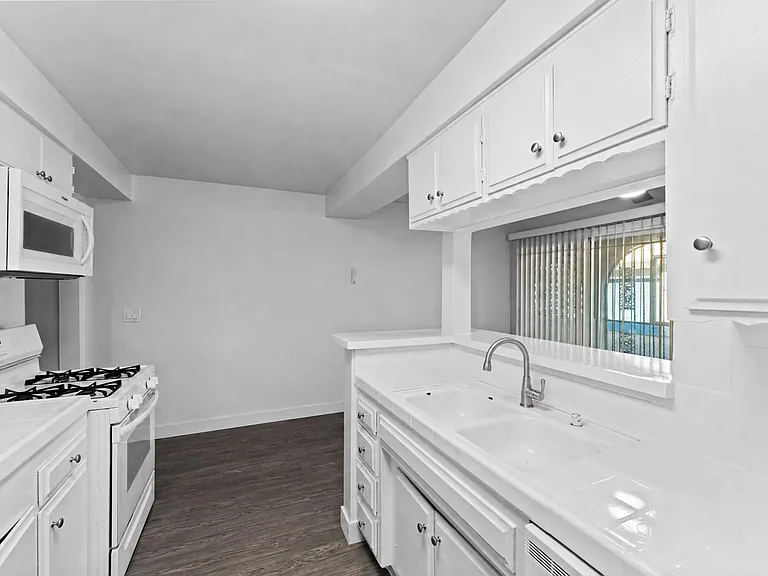 Coast Apartments — Photo 25