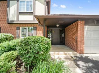 35 Shawnee Trl, Indian Head Park, IL 60525