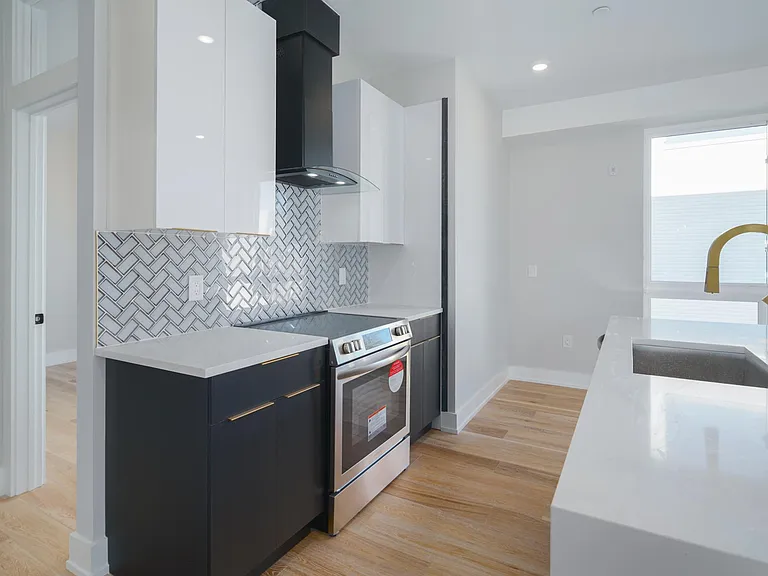 2731 W Jefferson St #4 — Photo 6