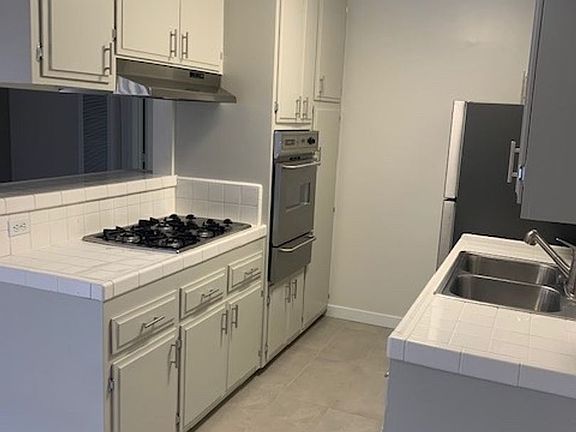 2nd image of 1726 S Barrington Ave APT 2