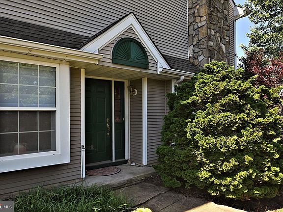 2nd image of 324 Sequoia Dr