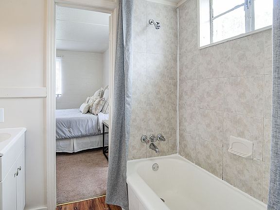 4th image of 5941 Willard Dr #28
